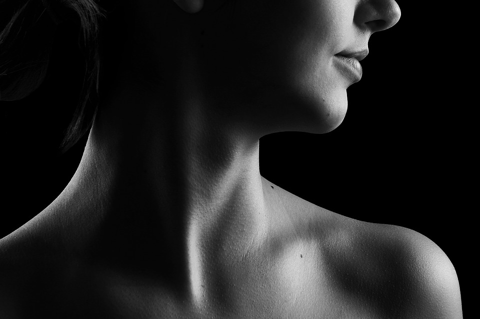Picture of a woman's neck.